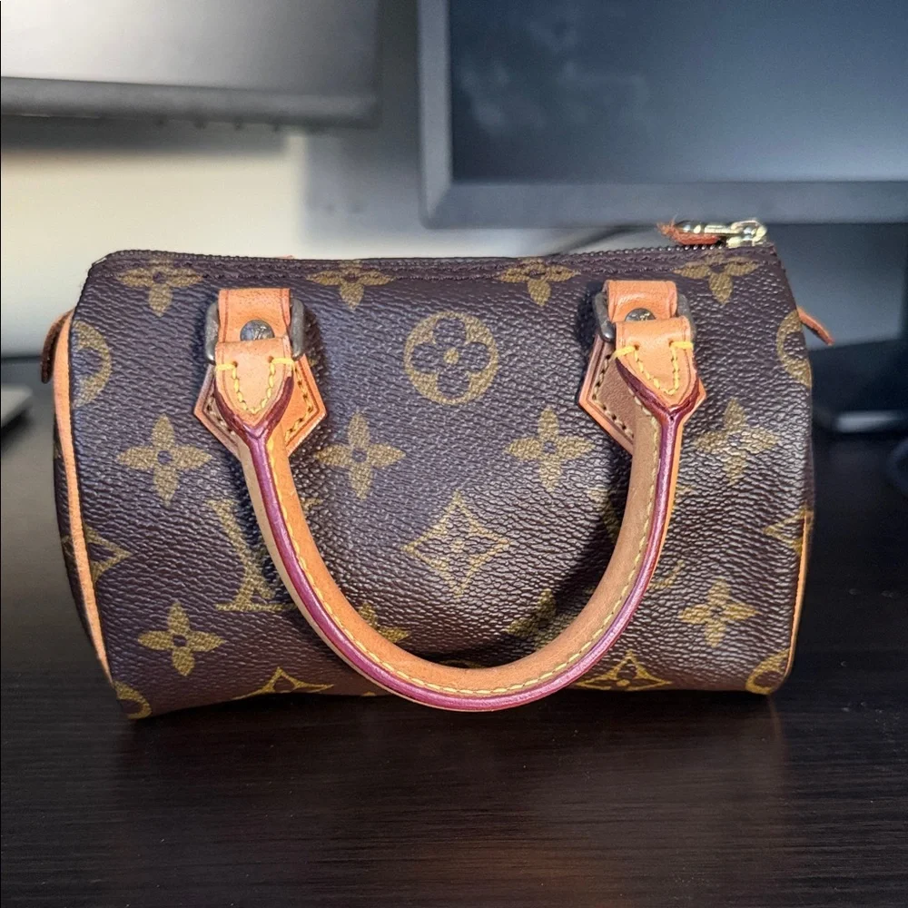 Louis Vuitton Nano Speedy
TH0945 - Picture 3 of 14